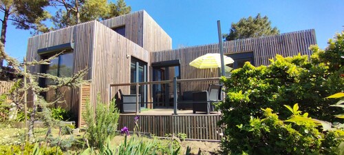 Mini maison  en bois proche plages, construite en 2022