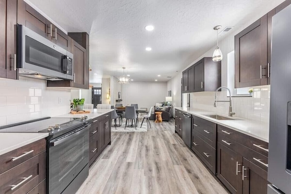 Refrigerador, microondas, horno, placa de cocina