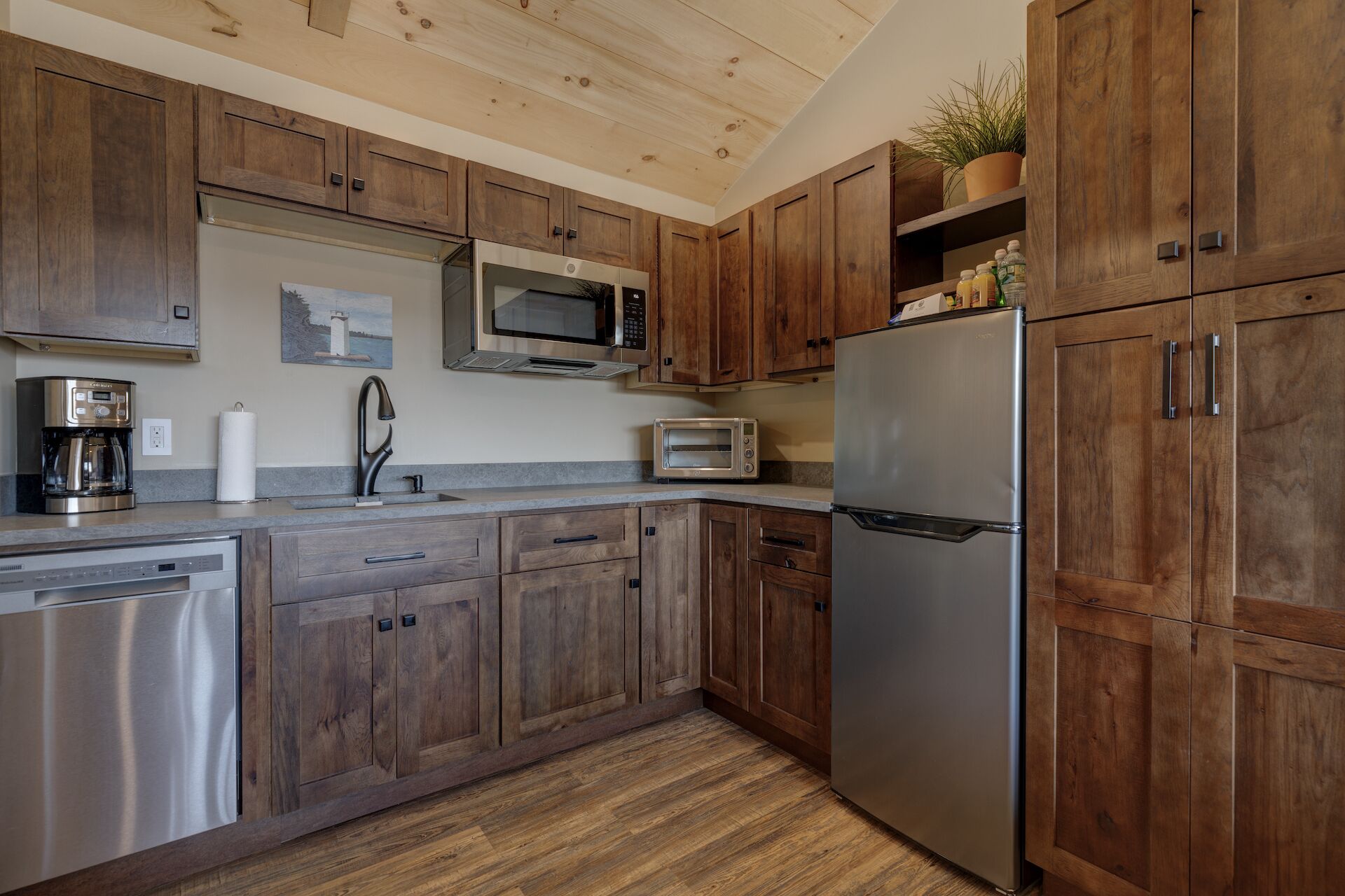 Fridge, microwave, dishwasher, coffee/tea maker