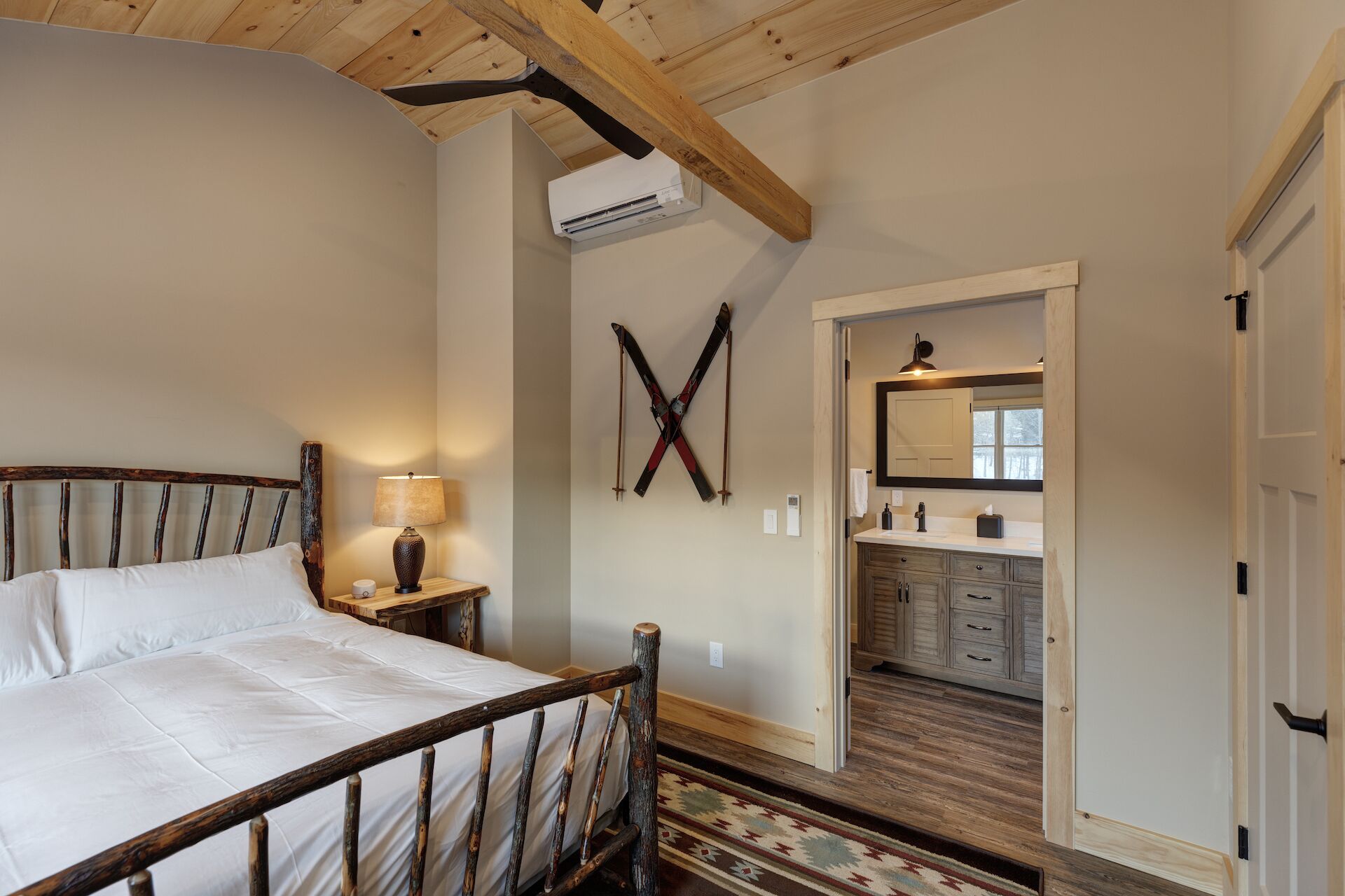 1 غرفة نوم ومكواة/لوح كي وواي فاي مجانًا وملاءات أسرّة