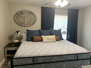 4 habitaciones, cortinas blackout, wifi gratis y ropa de cama 