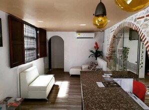 32-inch LCD TV with cable channels, TV, heated floors - CL-8  Habitación con balcón en Getsemaní  (Cartagena)