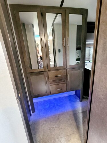 Bougie Bessie - Delivered to you!