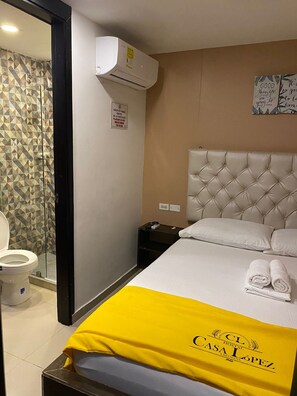 Individually decorated, individually furnished, iron/ironing board - CL-9 Habitación doble en Getsemaní y wifi (Cartagena)