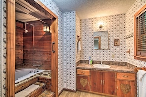 Free toiletries, hair dryer, towels - Pet-Friendly VA Home ~ 30 Mi to Shenandoah NP (Weyers Cave)