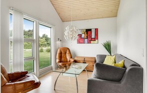 Fireplace - Stunning home in Løgstør with WiFi (Løgstør)