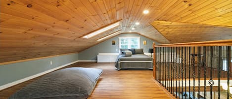 4 bedrooms, iron/ironing board, travel cot, free WiFi