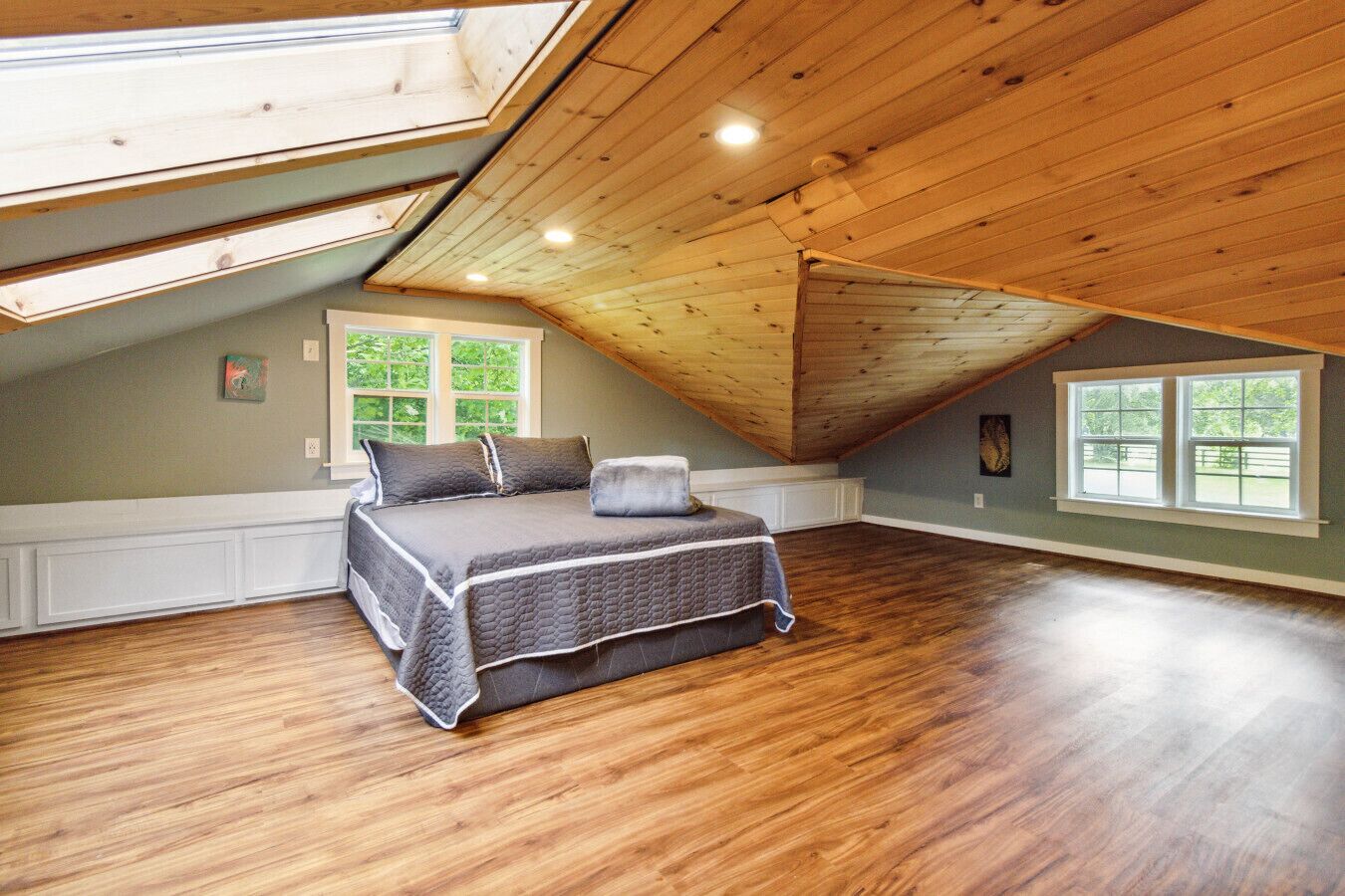 4 bedrooms, iron/ironing board, travel crib, free WiFi