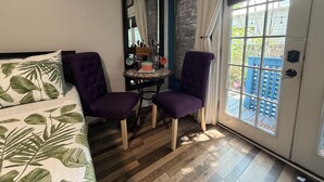 Desk, iron/ironing board, WiFi (free), bed sheets - Walking distance to St George, packed with attractions and activities! (St. Augustine)