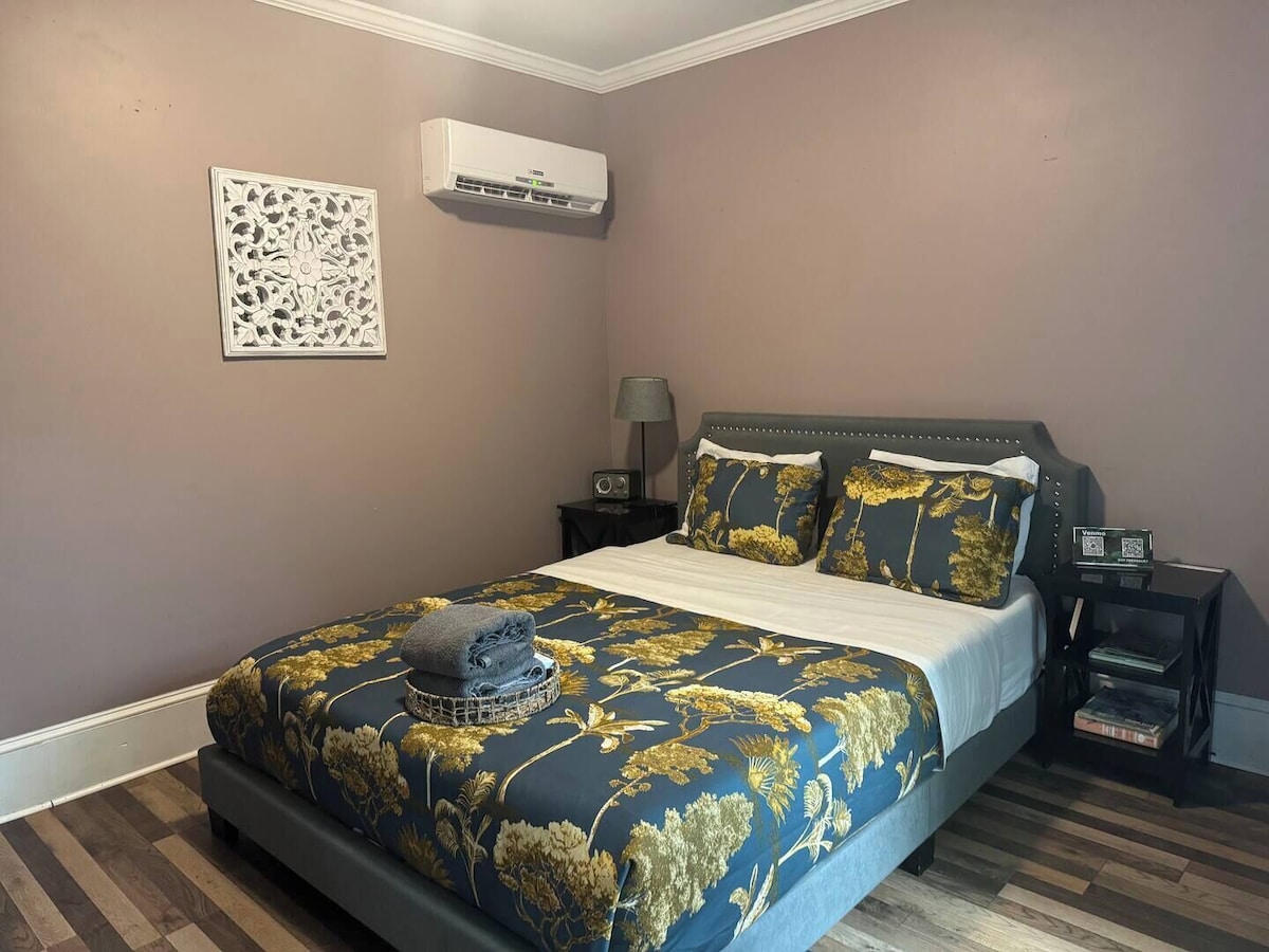 Walking distance to St George with many attractions and activities.