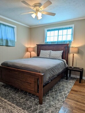 3 makuuhuonetta, silitysrauta/-lauta, ilmainen Wi-Fi, vuodevaatteet