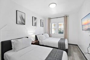 2 habitaciones, tabla de planchar con plancha, wifi y ropa de cama 