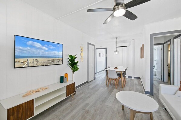 Televisión y oficina 