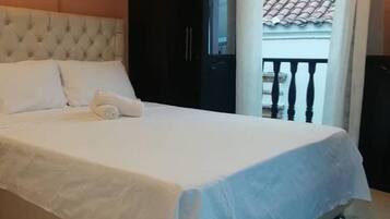 Quarto quádruplo standard | Individualmente decorados, individualmente mobiliados