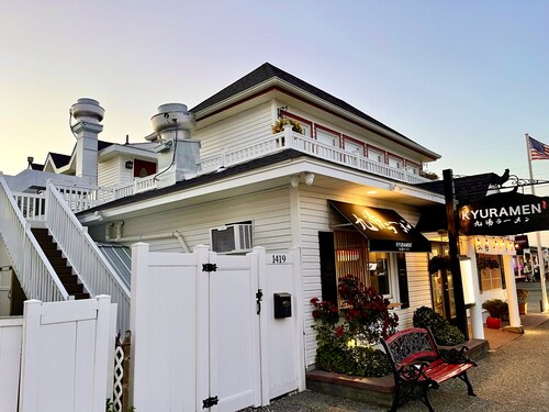 Brand-new Asian Wood style 4 Bedroom in Surf City