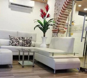 케이블 채널 시청이 가능한 32인치 평면 TV, TV, 바닥 난방/온돌