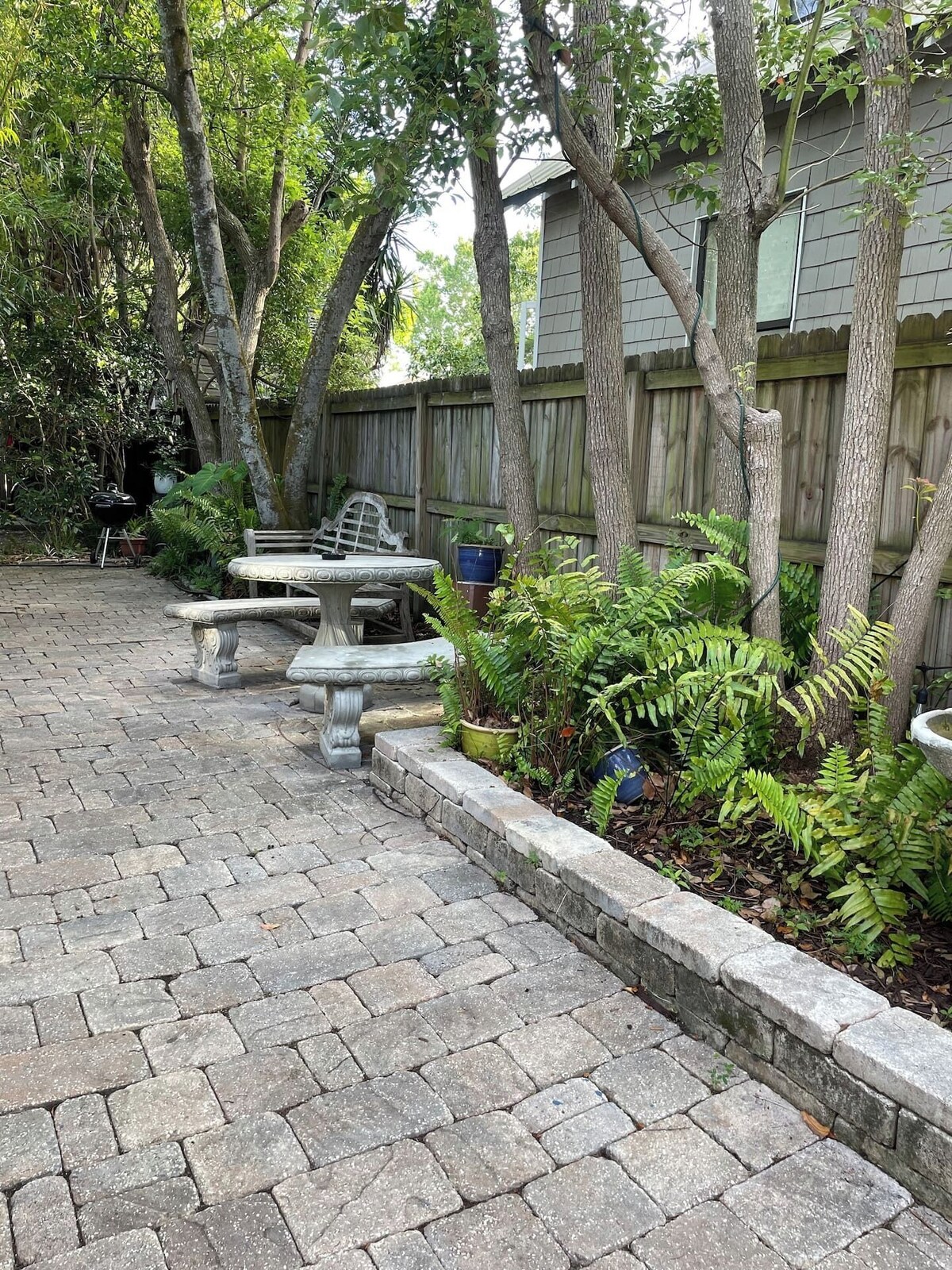 Photo 13 of Few blocks from the best uptown shops and restaurants