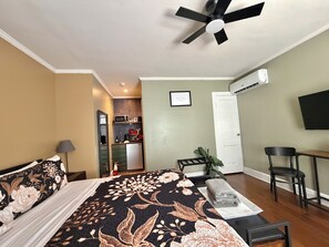 Desk, iron/ironing board, WiFi (free), bed sheets - Few blocks  from the best uptown shops and restaurants (St. Augustine)