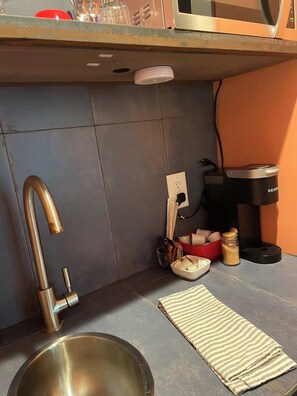 Coffee/tea maker, toaster, dining tables
