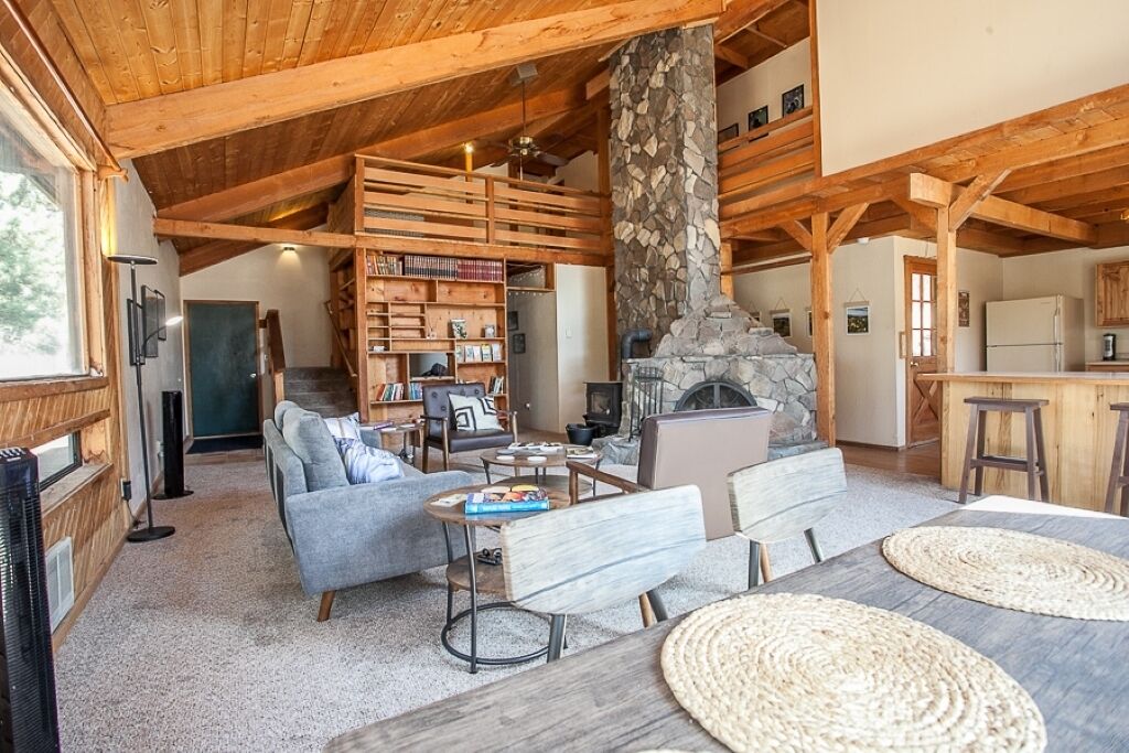 Rustic Retreat - 3 Bedrooms, 3 Bathrooms - Beautiful Cabin on 5 Acres of Land