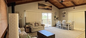 Lake House in the beautiful Oak Shores Community w/WiFi