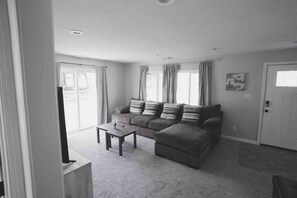 Smart TV - Keizer Meadows Estate 🌾 (Near In N Out) (Keizer)