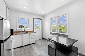 Geladeira, micro-ondas, fogão, cooktop