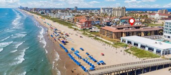 Steps away from beach. New Beach Condo at Tiki ‘The Lost Lobster’ $Discounted$