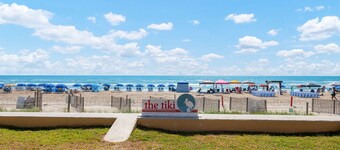 Steps away from beach. New Beach Condo at Tiki ‘The Lost Lobster’ $Discounted$