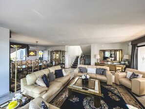Living area - Charming Andalusian Villa perfect for families or responsible groups (Marbella)