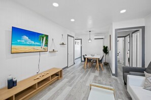 Televisión y oficina 