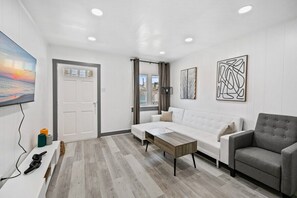 Televisión y oficina 