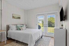 2 bedrooms, desk, iron/ironing board, travel cot