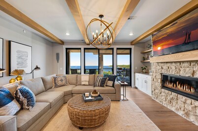 302 with a View! Luxury 2 bed 2 bath condo with amazing views of Sister Bay