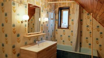 Bathtub, hair dryer, towels