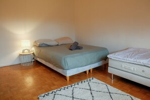 4 Schlafzimmer, Bügeleisen/Bügelbrett, kostenloses WLAN, Bettwäsche