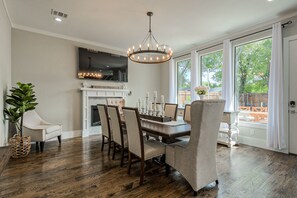 Dining - Modern Luxury - Amazing Backyard!! In Dallas - Near Everything! (Dallas)