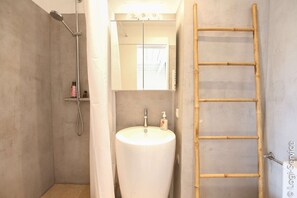 Bathroom - Renovated Duplex apartment 4 people Port Grimaud (PORT GRIMAUD)