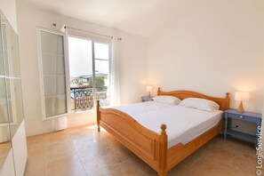 2 bedrooms, WiFi - Renovated Duplex apartment 4 people Port Grimaud (PORT GRIMAUD)