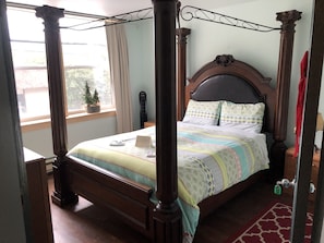 Classic Room, 1 Queen Bed, Non Smoking