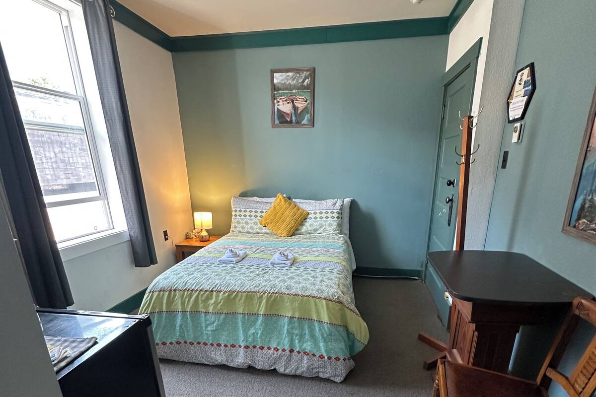 Traditional-Zimmer, 1 Doppelbett, Nichtraucher | Daunenbettdecken, schallisolierte Zimmer, kostenloses WLAN, Bettwäsche