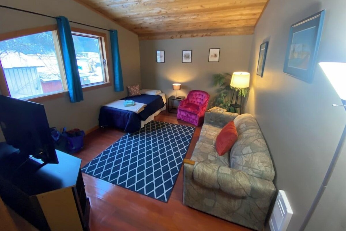 Down comforters, soundproofing, WiFi (free), bed sheets