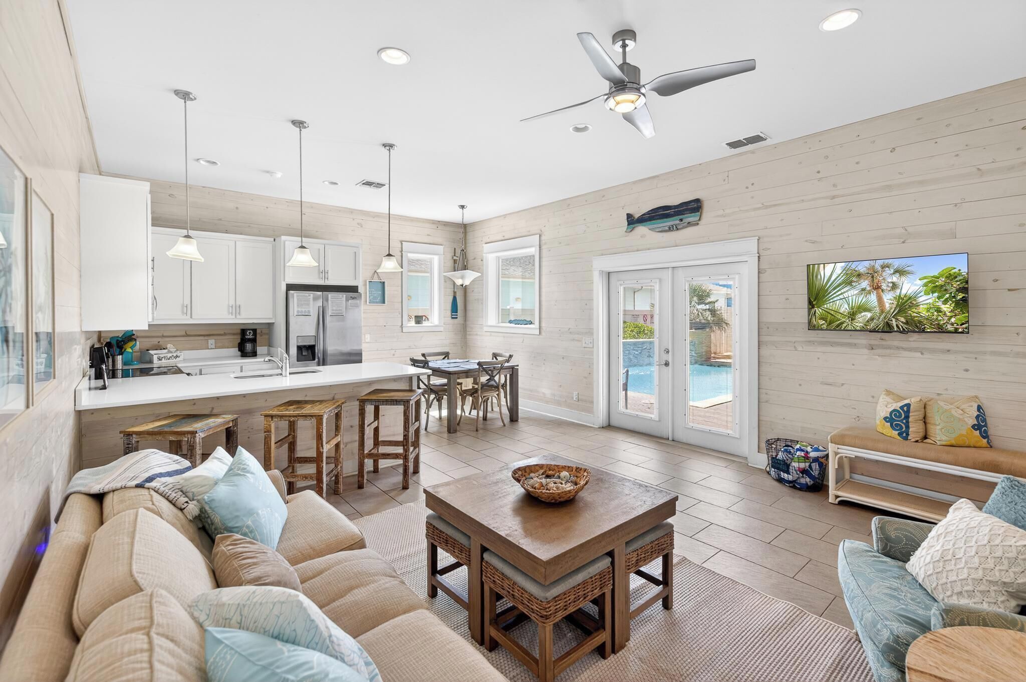 Fernseher, DVD-Player, Arbeitsbereiche