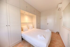 Unclassified image, 2 of 6, button - 3 bedrooms appartment on the beach, with air conditioning + WIFI (PORT GRIMAUD)
