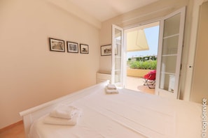 3 bedrooms - 3 bedrooms appartment on the beach, with air conditioning + WIFI (PORT GRIMAUD)
