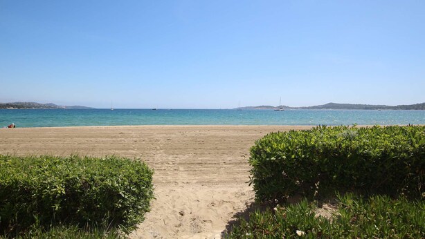 Beach - 3 bedrooms appartment on the beach, with air conditioning + WIFI (PORT GRIMAUD)