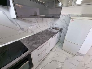 Kühlschrank, Ofen, Herdplatte, Geschirrspüler