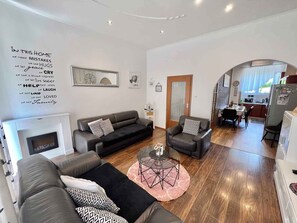 TV - Holiday home near to the beach with air conditioning (Crikvenica)