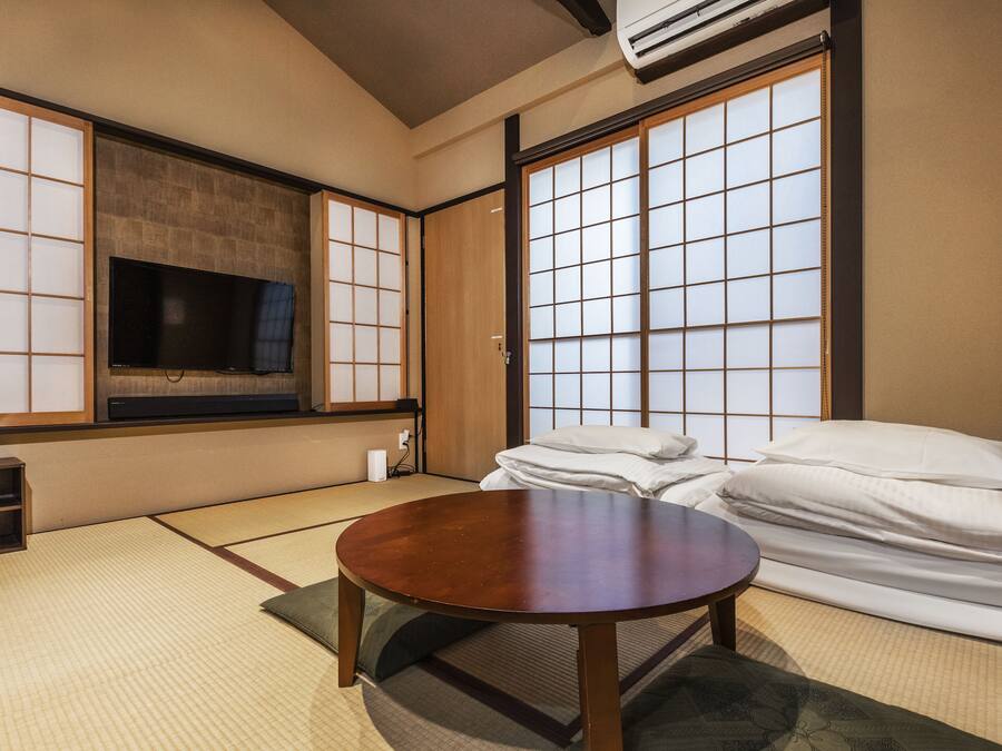 Traditionellt townhome | 1 sovrum, individuell inredning, unika möbler och arbetsyta för laptop