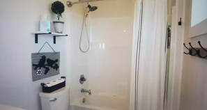 Combined shower/bathtub, hair dryer, towels, toilet paper - Amazing Gulf Views, short walking distance to beach (Bolivar Peninsula)
